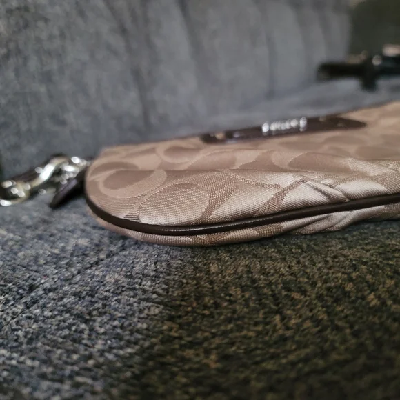 Coach Signature Khaki & Chocolate Wristlet - Picture 4 of 13